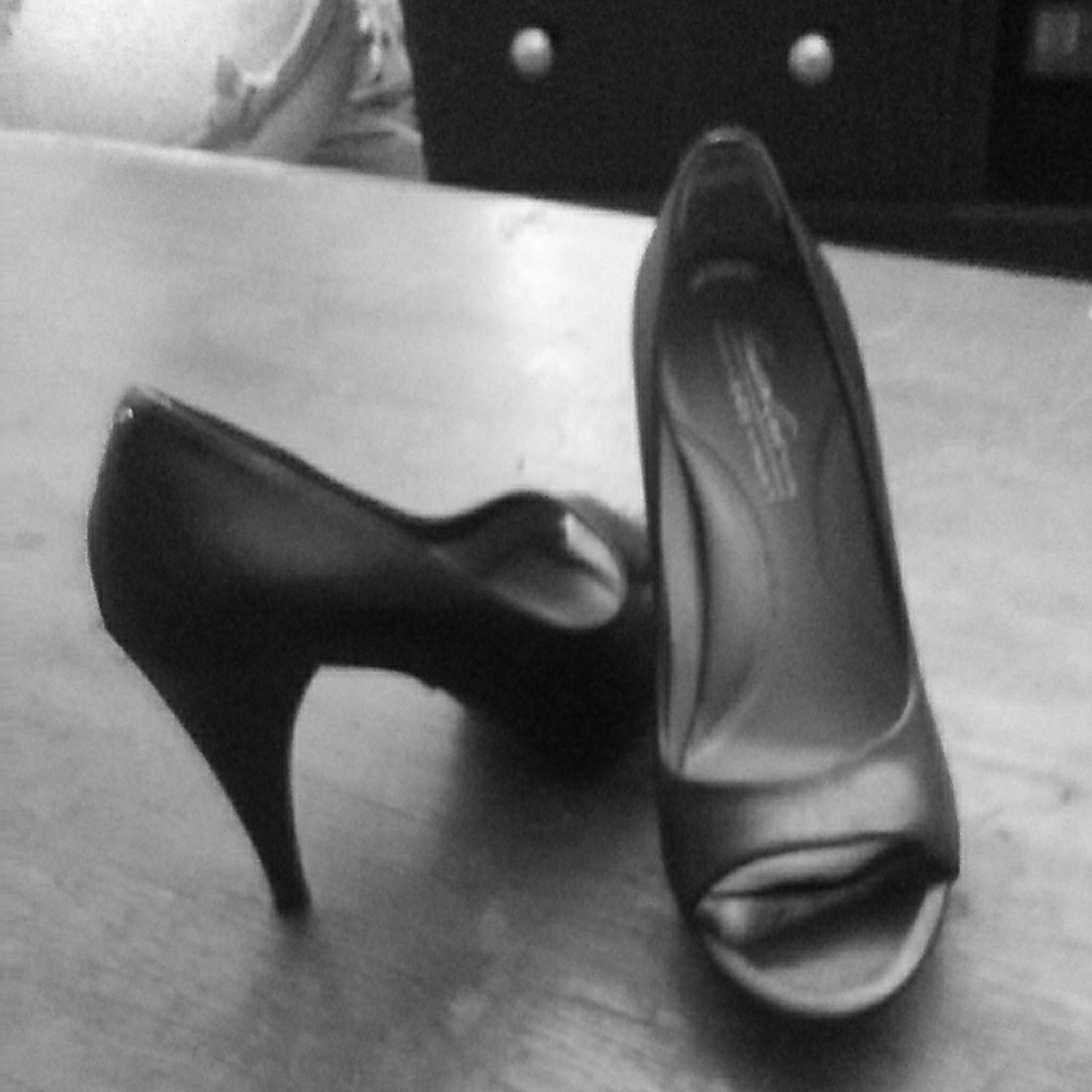 Kenneth Cole Pumps
